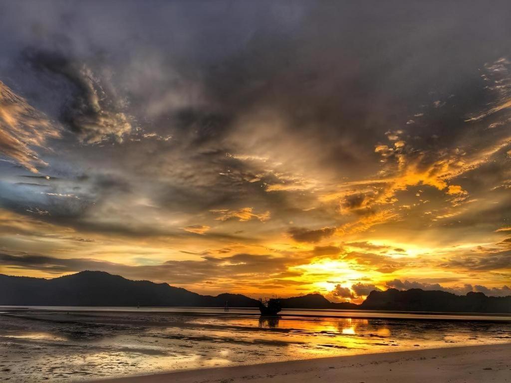 Seesea Resort Satun Buitenkant foto